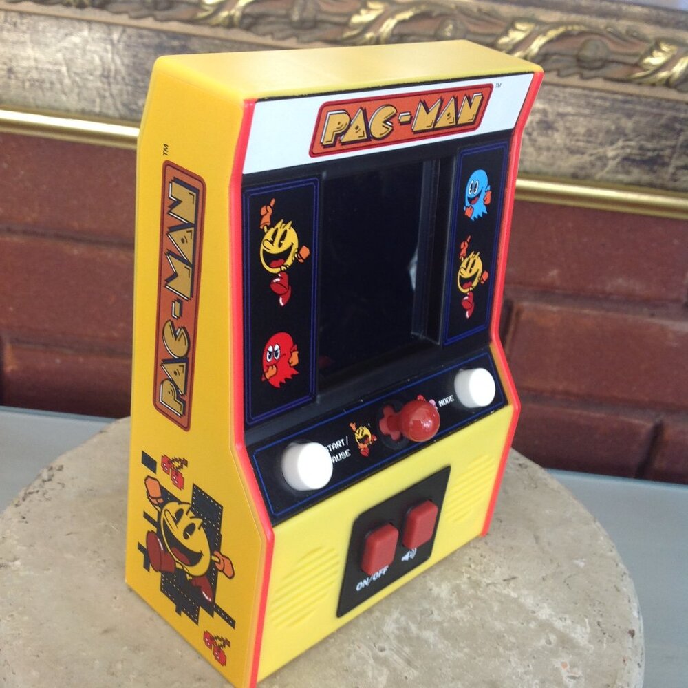Pac-Man Mini Arcade Game - Picture 2 of 4